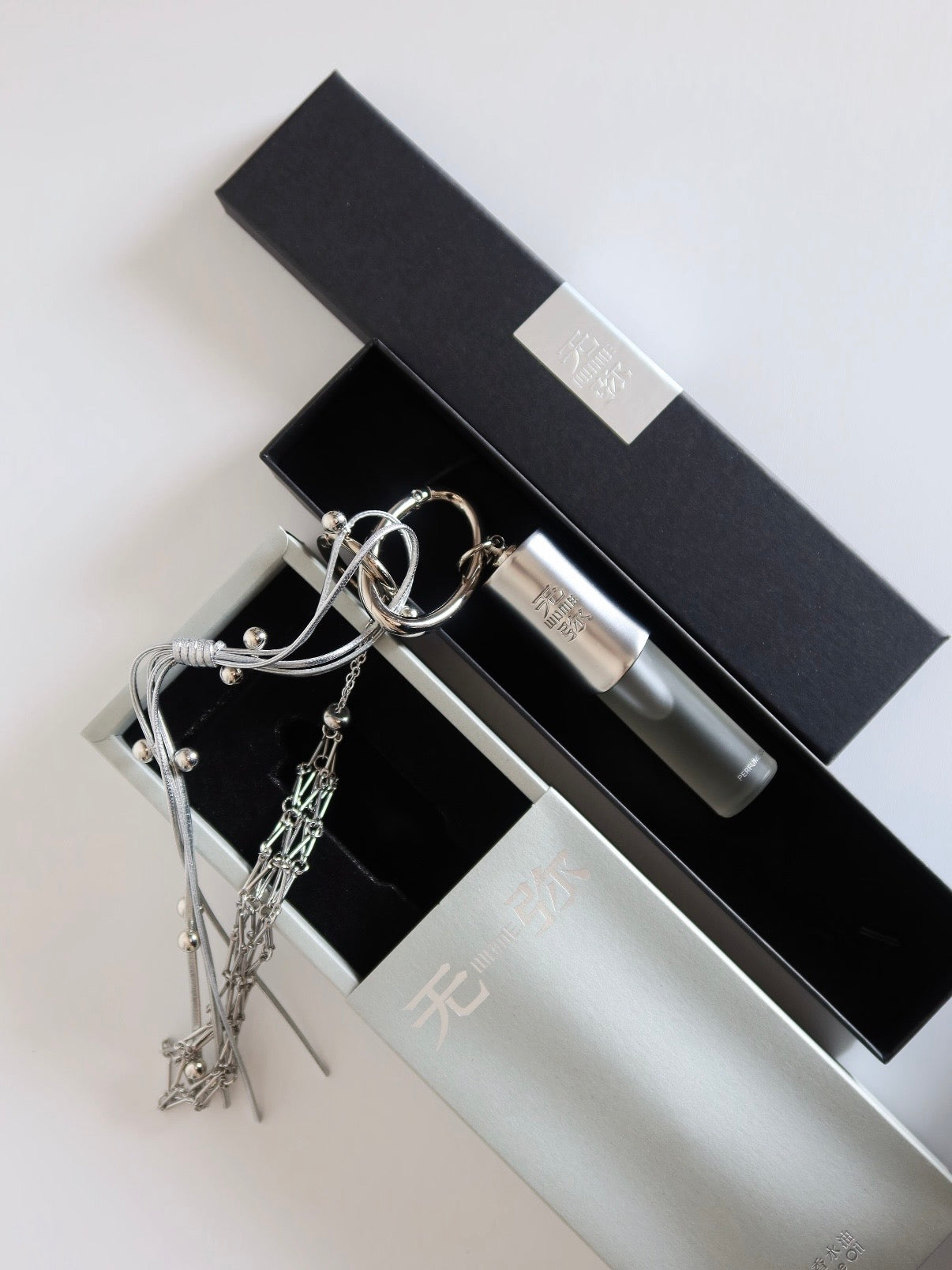 WUME Perfume Oil Bag Charm – Decorative Accessory for Roll-On Perfume, Horse & Chinese Knot Designs