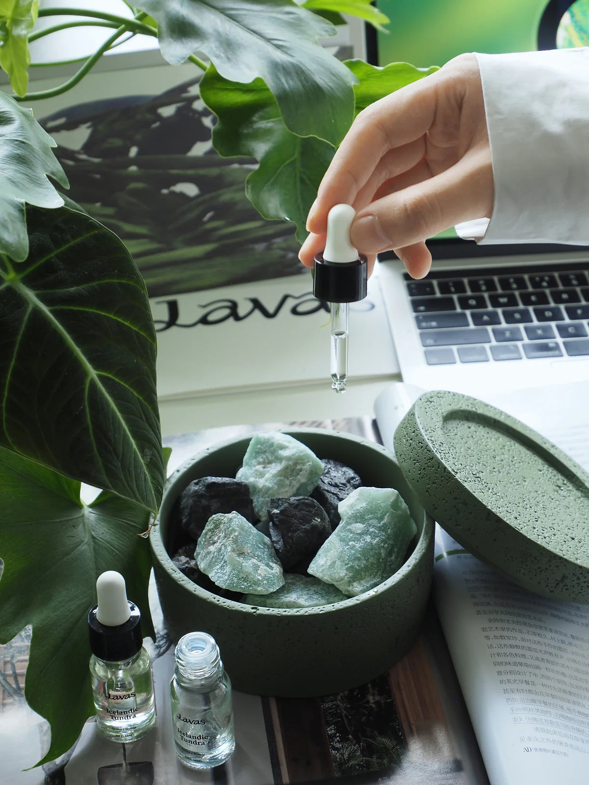 LAVAS Crystal Stone Diffuser (600g) – Icelandic Tundra Fresh Green Woody Mineral Home Fragrance